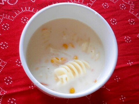 マカロニとコーンの豆乳スープ